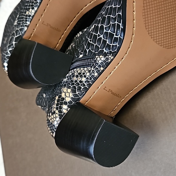 *SOLD* Paolo Westly Black Platinum Snake Print Leather Booties, size 6, NEW, NWB - Picture 9 of 16